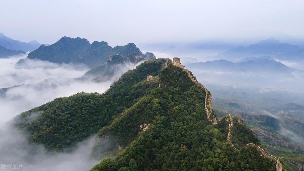 为各位旅游爱好者推荐十个必去的景点，五一可以带家人去转转