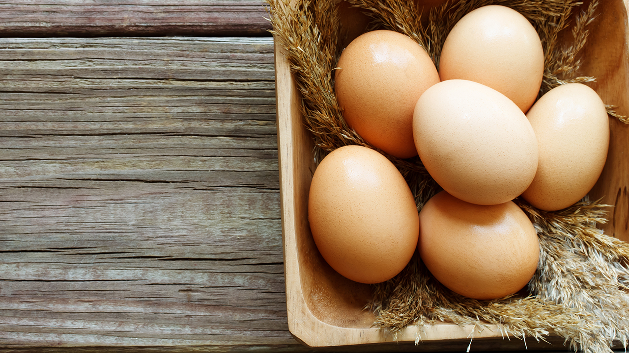 <strong>胆固醇高能吃鸡蛋吗？鸡蛋中含有的胆固醇特别高吗？</strong>