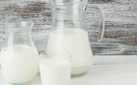 <strong>宝宝喝牛奶有哪些错误观念？喝牛奶的恰当方式有哪些？</strong>