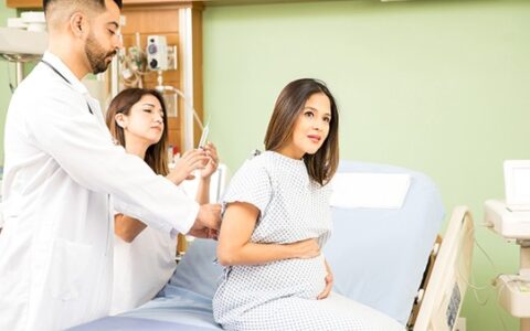 <strong>孕妇熬夜对胎儿危害有哪些？孕妇提高睡眠质量的方法有哪些？</strong>