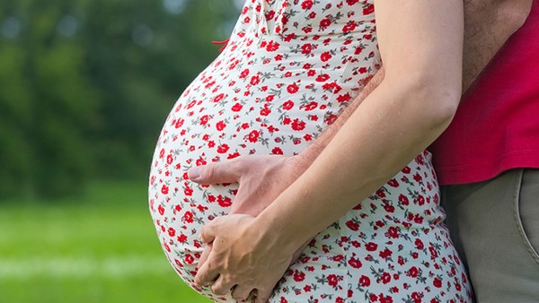 <strong>自然分娩后月经多久正常？产后多久能恢复正常排卵？</strong>