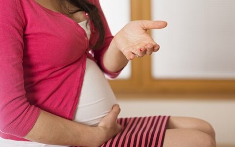 <strong>宝宝生长需要哪些营养？孕妇怀孕前需要补充叶酸吗？</strong>