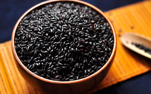 <strong>经常吃黑米有助于补充铁元素吗？黑米怎么吃最营养？</strong>