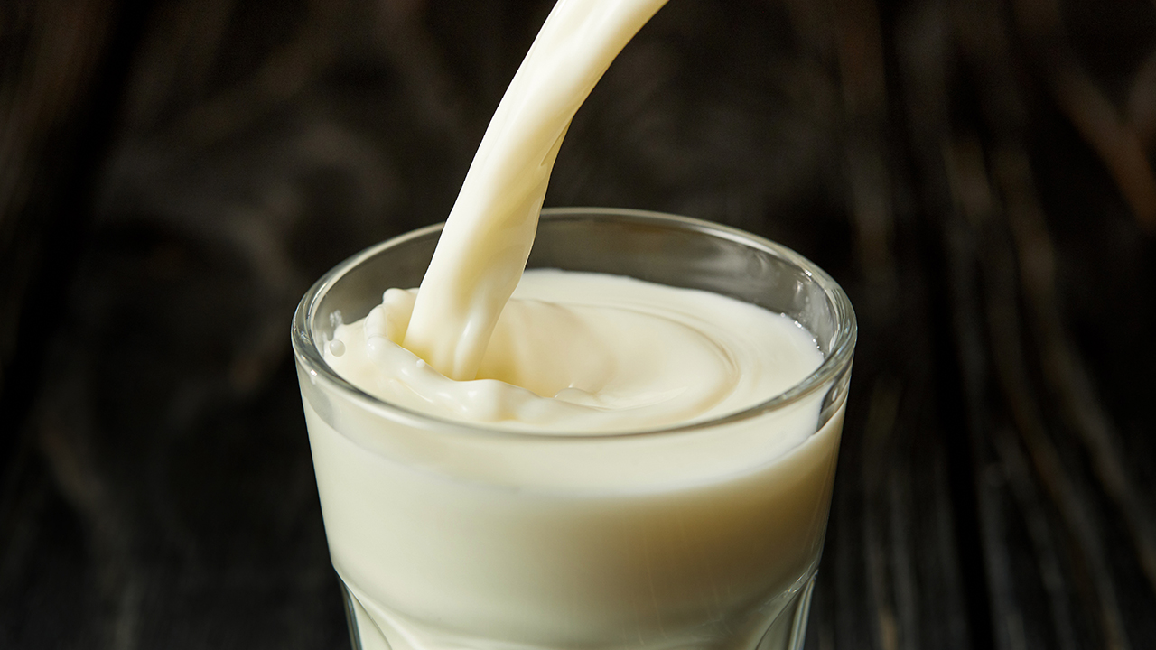 <strong>常喝牛奶能让发质更好吗？常喝豆浆能够预防糖尿病</strong>
