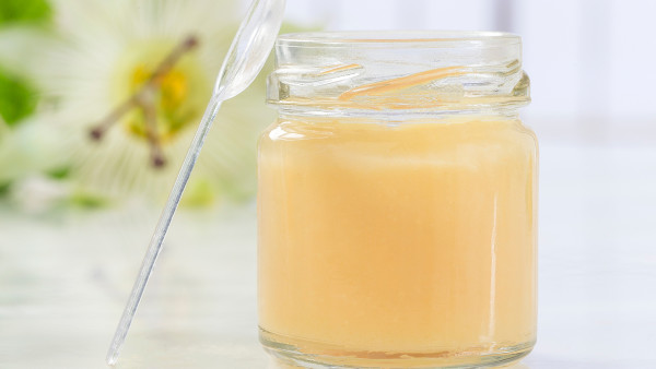 <strong>蜂蜜牛奶可以治疗痛经吗？蜂蜜有润肠通便的作用吗？</strong>