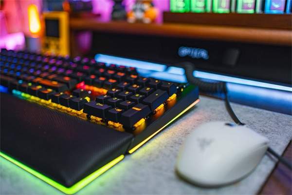 雷蛇机械键盘怎么样 Razer雷蛇机械键盘黑寡妇V4专业版开箱体验