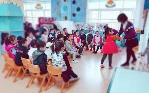 幼儿园小班社会教案《我会打招呼》