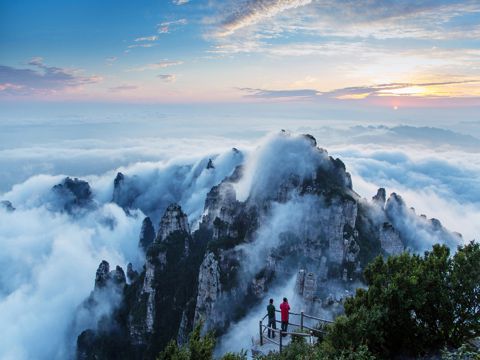 一句话中秋祝福语  中秋来临，送上秘制月饼，快乐做皮